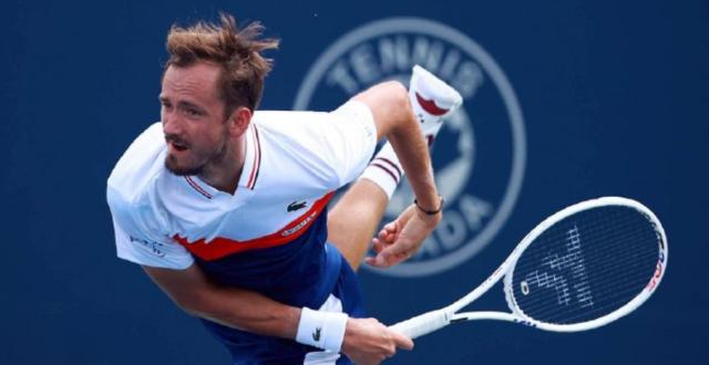 免费足球比赛-张奔斗：梅总和阿卡，你俩还是不是美网热门了？